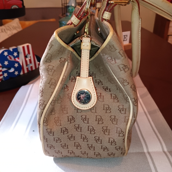 EUC Dooney & Bourke Signature Satchel Tote  Tan Canvas w/ Leather Trim - Picture 4 of 12